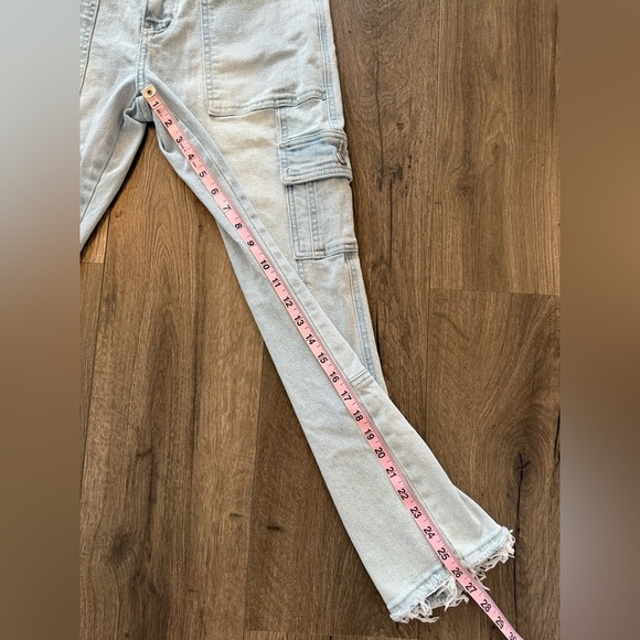 KanCan Cargo Style Lightwash Denim Crop Jeans Size 27 - Picture 4 of 11